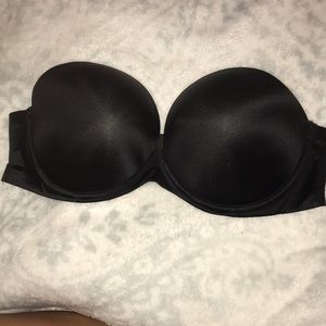 Black strapless bra